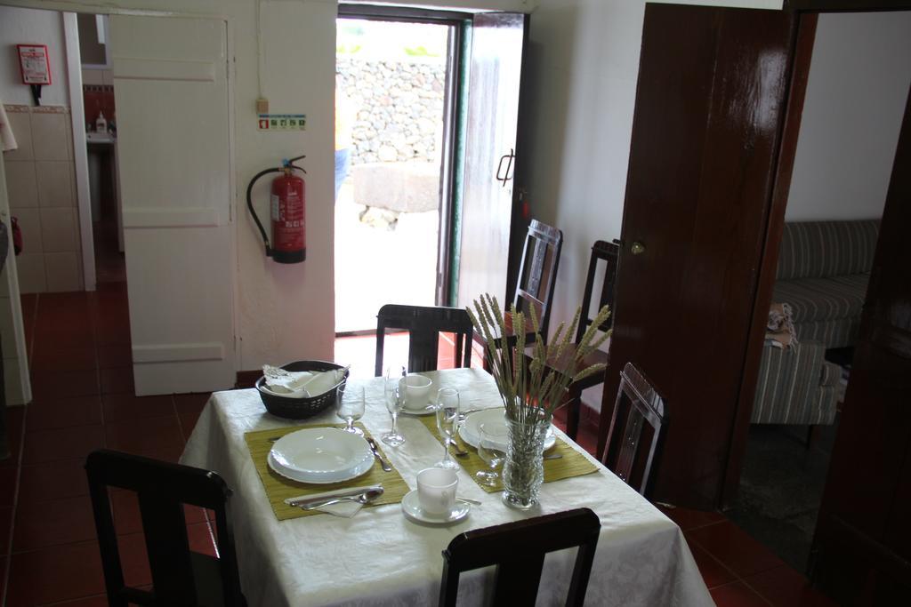 Casa Do Sr. Alberto Villa Praia da Vitoria ภายนอก รูปภาพ
